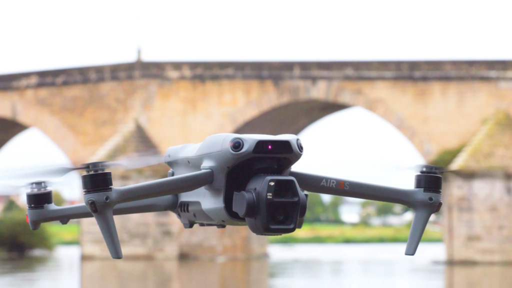DJI Air 3S Recension: LiDAR och Förbättrad Bildkvalitet Skapar en Nästan Felfri Drönare