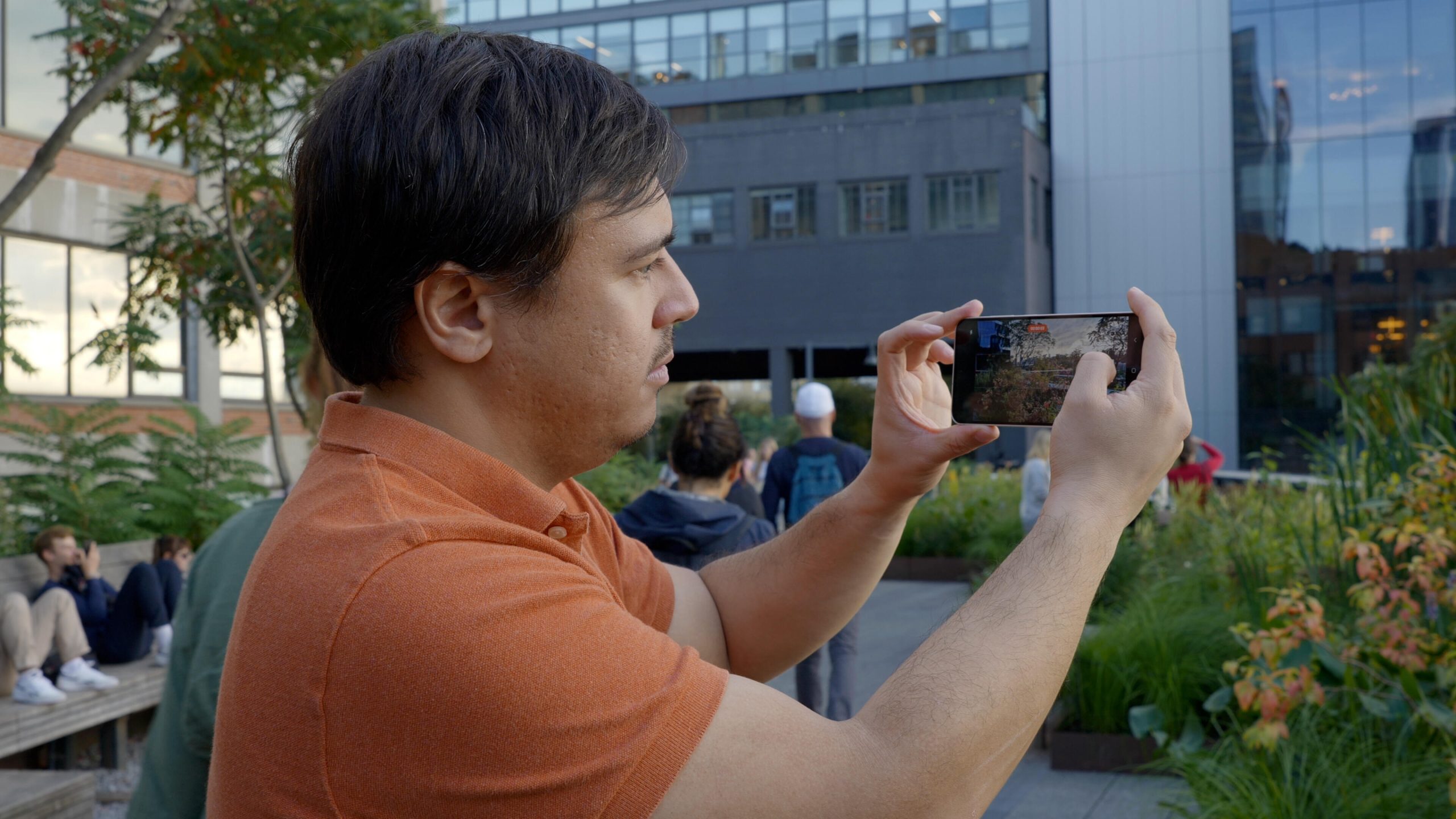 Samsung Galaxy S24 FE jämförs med dyrare modeller