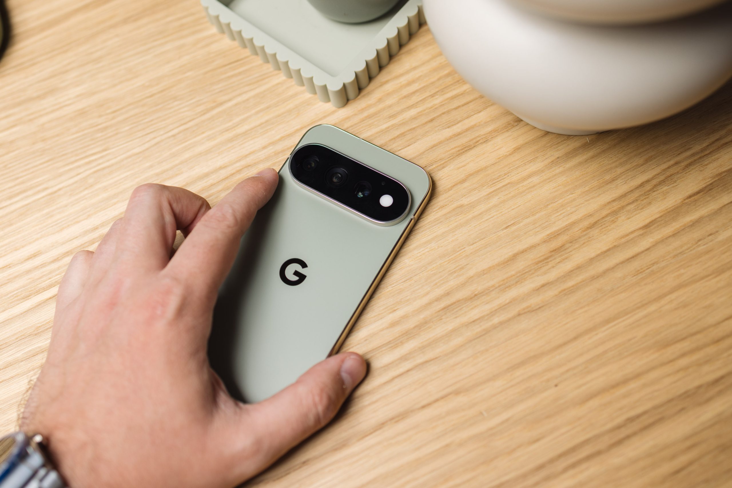 Google Pixel 11 Pro och Pro XL i persikofärg