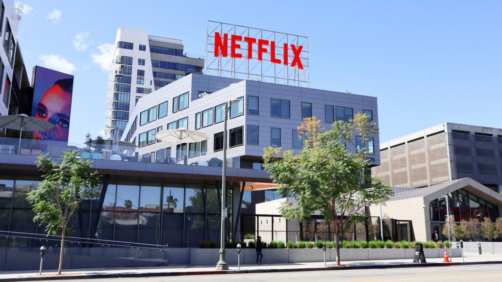 Netflix-logotypen på en skärm